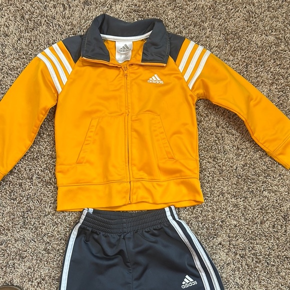 NWOT SET Adidas Youth Gold and Black Tracksuit size 3T - Picture 2 of 4